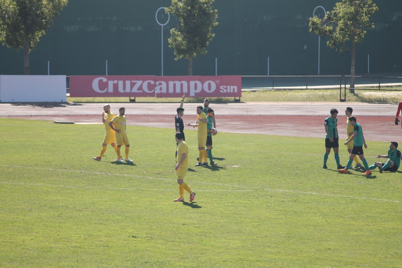 Imágenes del encuentro de la vigesimosexta joranda de liga de Tercera División, disputado en Jerez de los Caballeros y que acabó (24-22-2019)
