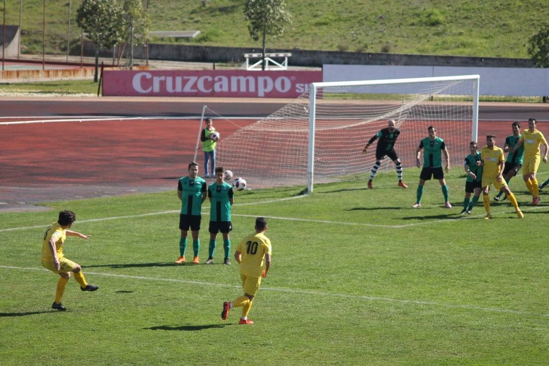 Imágenes del encuentro de la vigesimosexta joranda de liga de Tercera División, disputado en Jerez de los Caballeros y que acabó (24-22-2019)