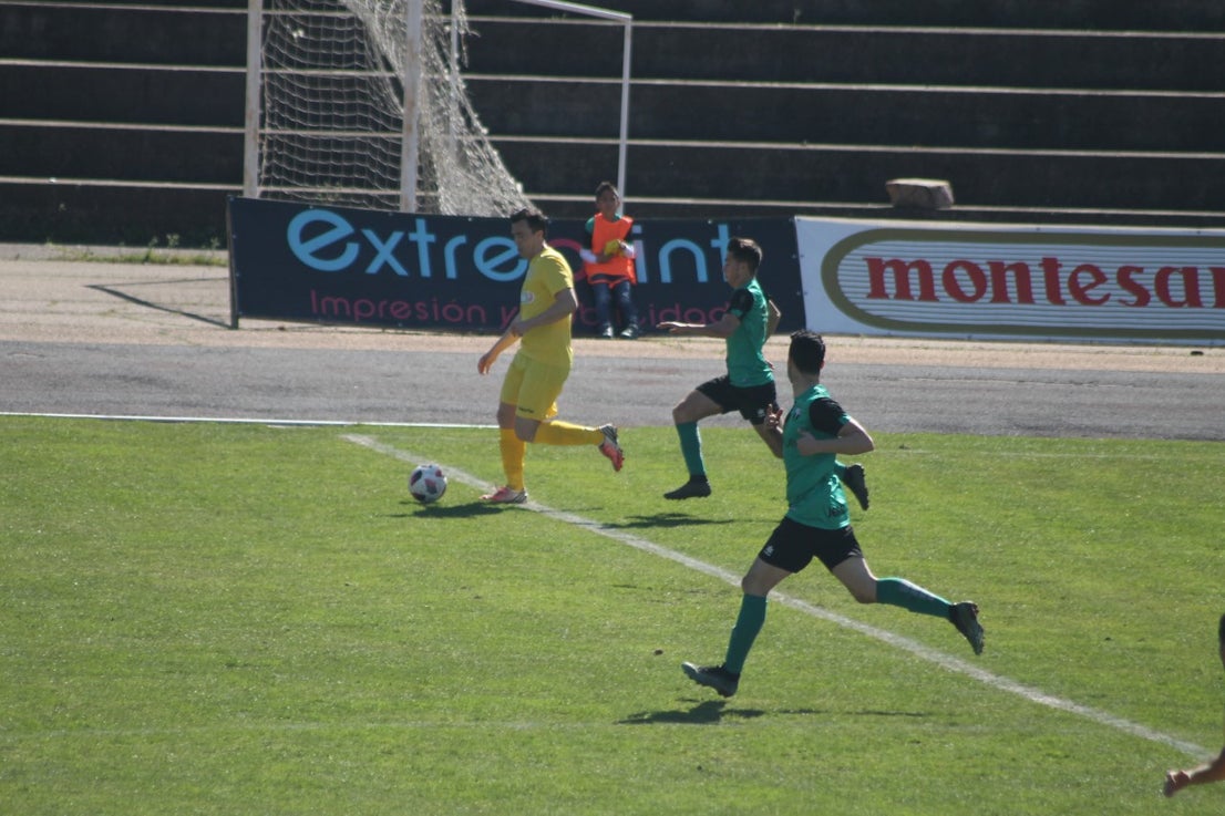 Imágenes del encuentro de la vigesimosexta joranda de liga de Tercera División, disputado en Jerez de los Caballeros y que acabó (24-22-2019)
