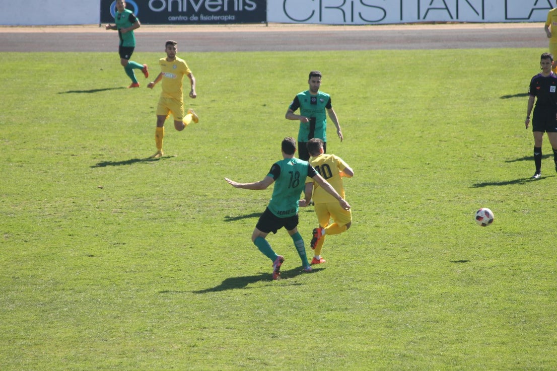 Imágenes del encuentro de la vigesimosexta joranda de liga de Tercera División, disputado en Jerez de los Caballeros y que acabó (24-22-2019)