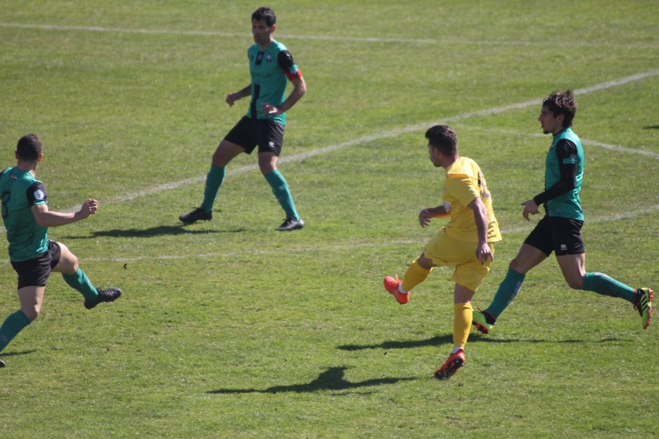 Imágenes del encuentro de la vigesimosexta joranda de liga de Tercera División, disputado en Jerez de los Caballeros y que acabó (24-22-2019)