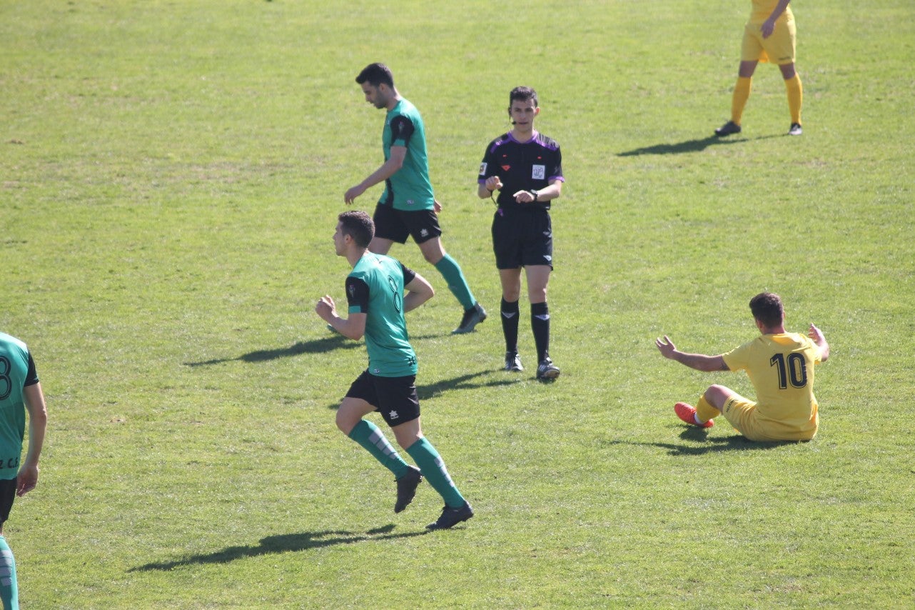 Imágenes del encuentro de la vigesimosexta joranda de liga de Tercera División, disputado en Jerez de los Caballeros y que acabó (24-22-2019)