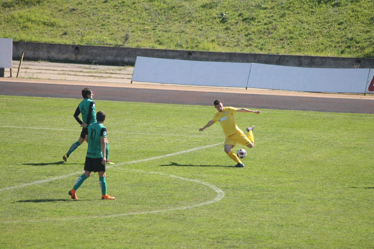Imágenes del encuentro de la vigesimosexta joranda de liga de Tercera División, disputado en Jerez de los Caballeros y que acabó (24-22-2019)