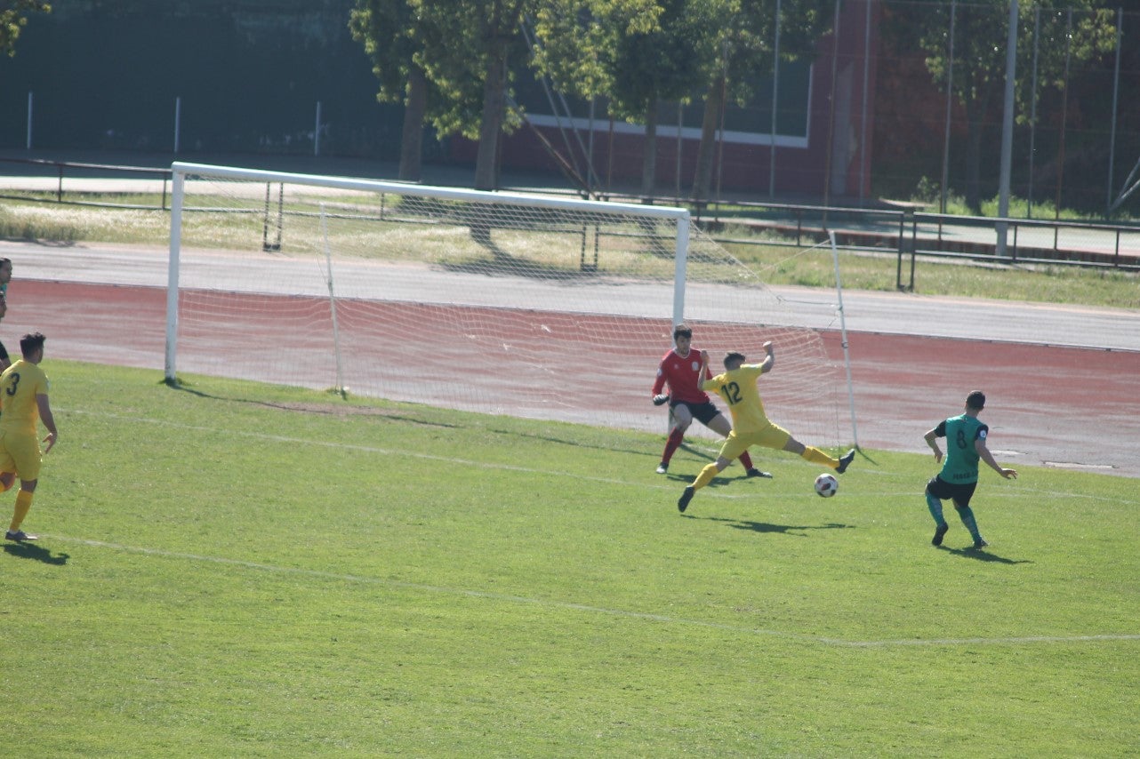 Imágenes del encuentro de la vigesimosexta joranda de liga de Tercera División, disputado en Jerez de los Caballeros y que acabó (24-22-2019)