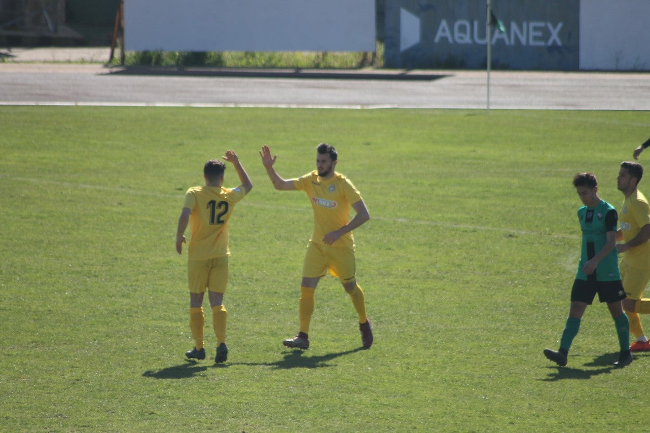 Imágenes del encuentro de la vigesimosexta joranda de liga de Tercera División, disputado en Jerez de los Caballeros y que acabó (24-22-2019)