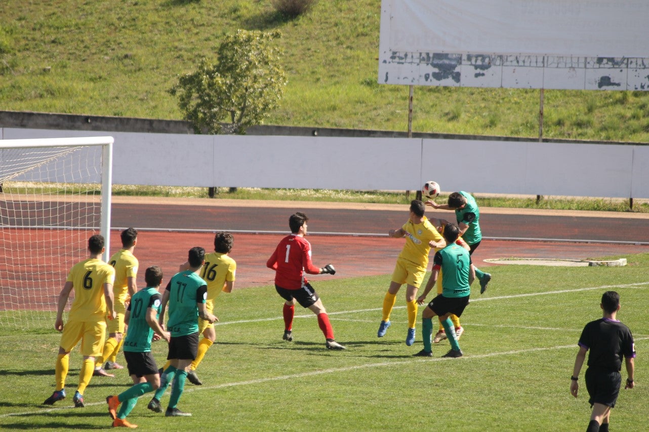 Imágenes del encuentro de la vigesimosexta joranda de liga de Tercera División, disputado en Jerez de los Caballeros y que acabó (24-22-2019)