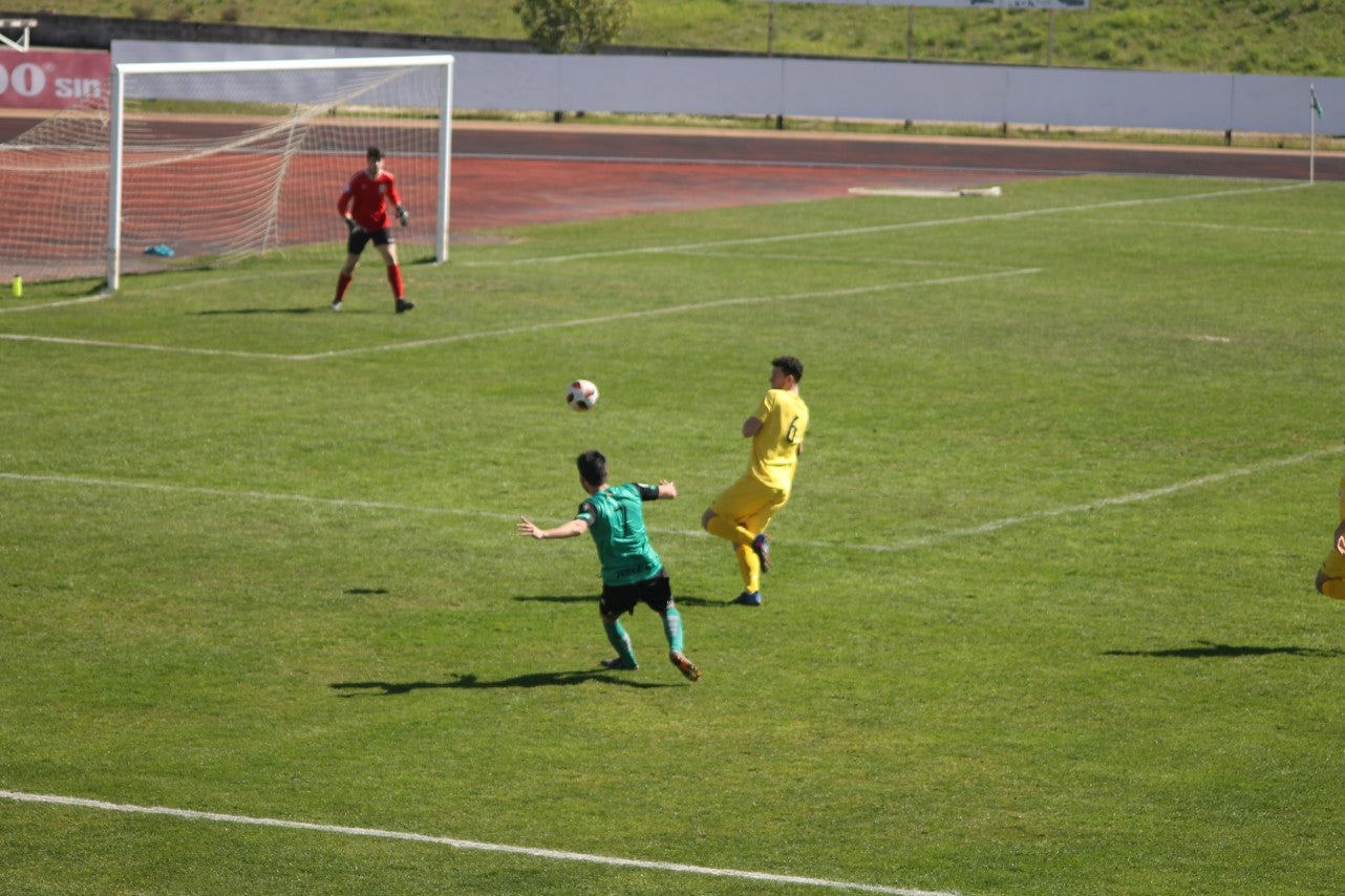 Imágenes del encuentro de la vigesimosexta joranda de liga de Tercera División, disputado en Jerez de los Caballeros y que acabó (24-22-2019)