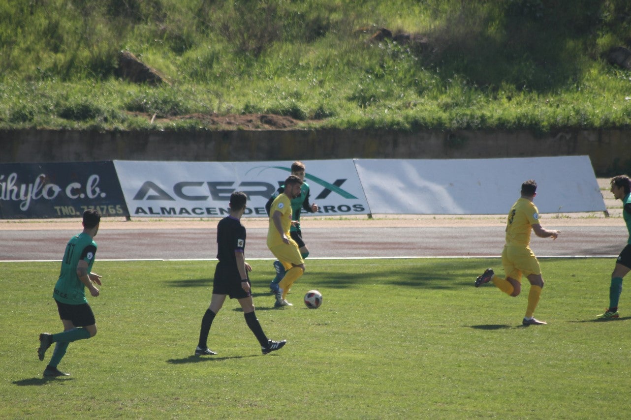 Imágenes del encuentro de la vigesimosexta joranda de liga de Tercera División, disputado en Jerez de los Caballeros y que acabó (24-22-2019)