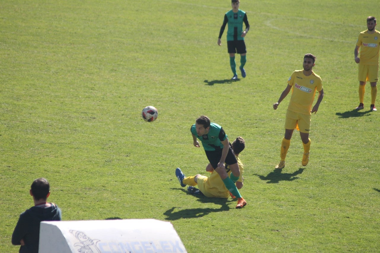 Imágenes del encuentro de la vigesimosexta joranda de liga de Tercera División, disputado en Jerez de los Caballeros y que acabó (24-22-2019)