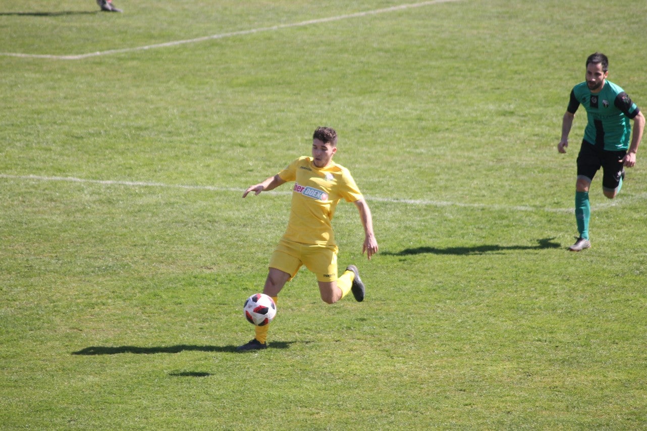 Imágenes del encuentro de la vigesimosexta joranda de liga de Tercera División, disputado en Jerez de los Caballeros y que acabó (24-22-2019)