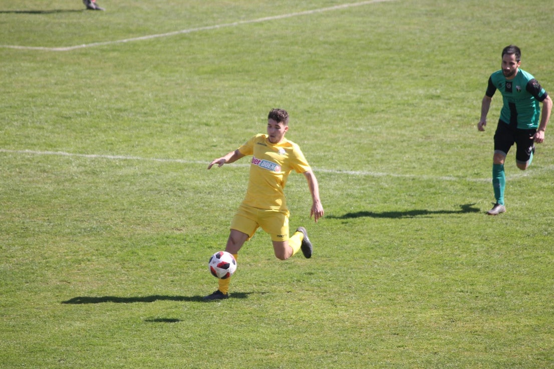 Imágenes del encuentro de la vigesimosexta joranda de liga de Tercera División, disputado en Jerez de los Caballeros y que acabó (24-22-2019)