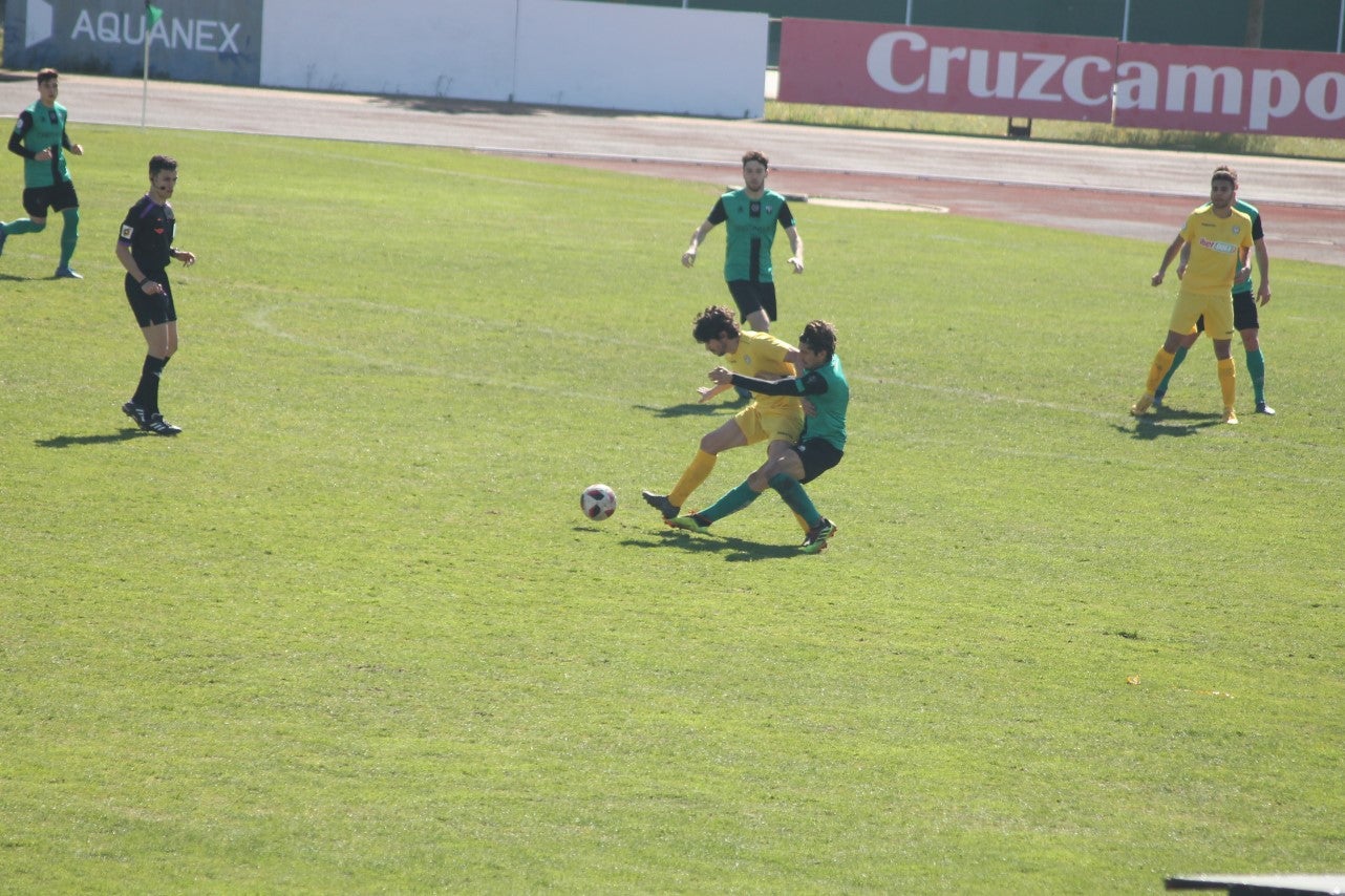 Imágenes del encuentro de la vigesimosexta joranda de liga de Tercera División, disputado en Jerez de los Caballeros y que acabó (24-22-2019)