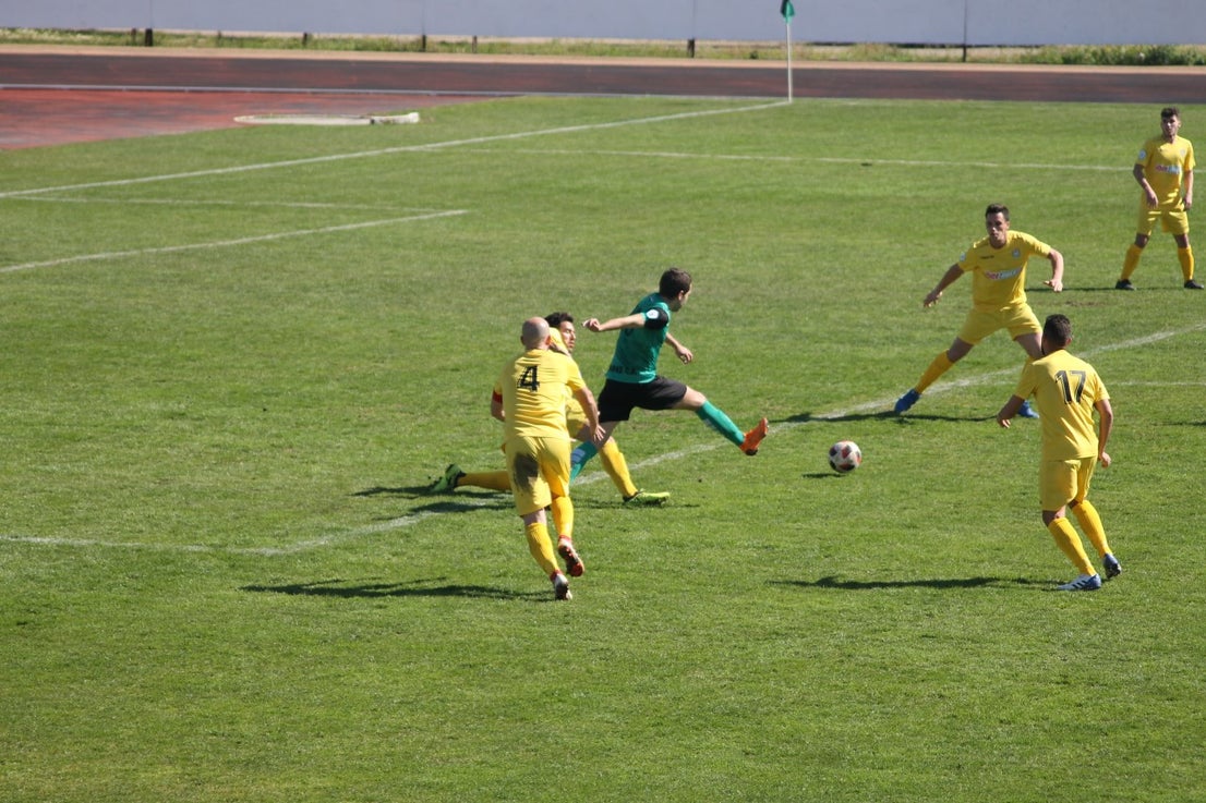 Imágenes del encuentro de la vigesimosexta joranda de liga de Tercera División, disputado en Jerez de los Caballeros y que acabó (24-22-2019)