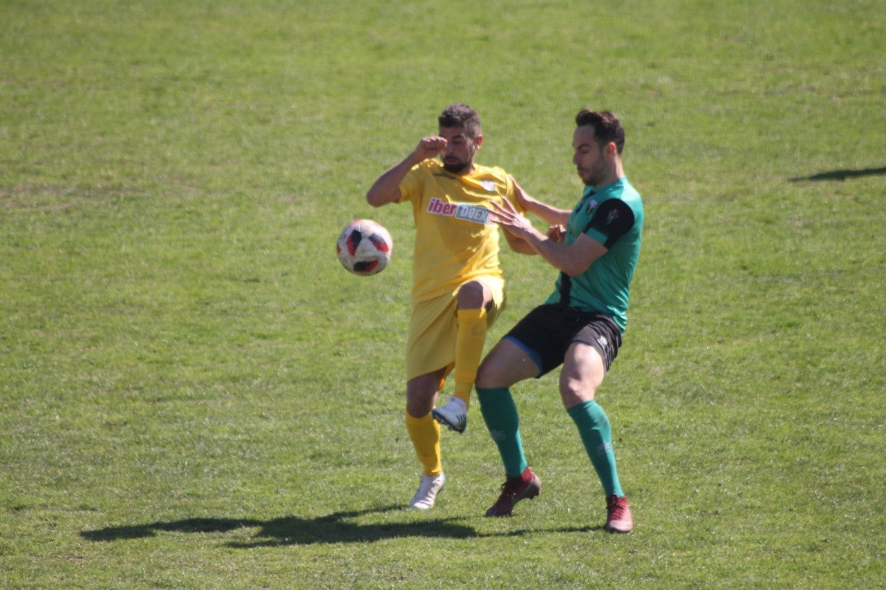 Imágenes del encuentro de la vigesimosexta joranda de liga de Tercera División, disputado en Jerez de los Caballeros y que acabó (24-22-2019)