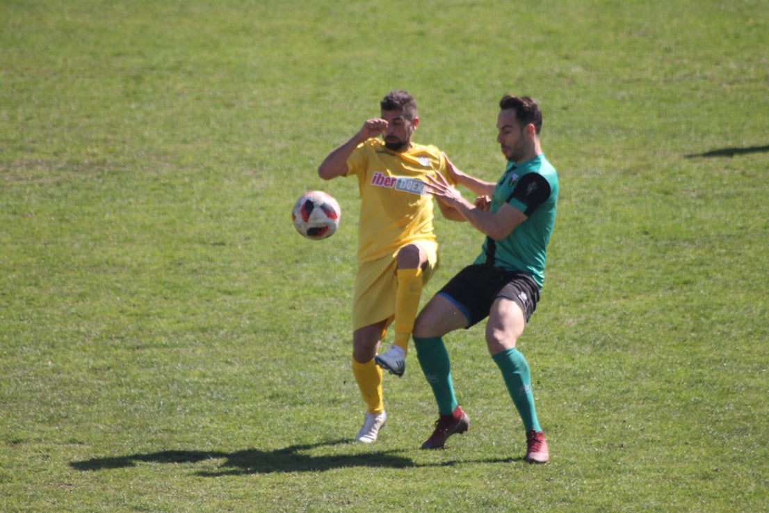 Imágenes del encuentro de la vigesimosexta joranda de liga de Tercera División, disputado en Jerez de los Caballeros y que acabó (24-22-2019)