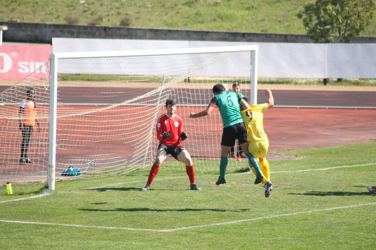 Imágenes del encuentro de la vigesimosexta joranda de liga de Tercera División, disputado en Jerez de los Caballeros y que acabó (24-22-2019)