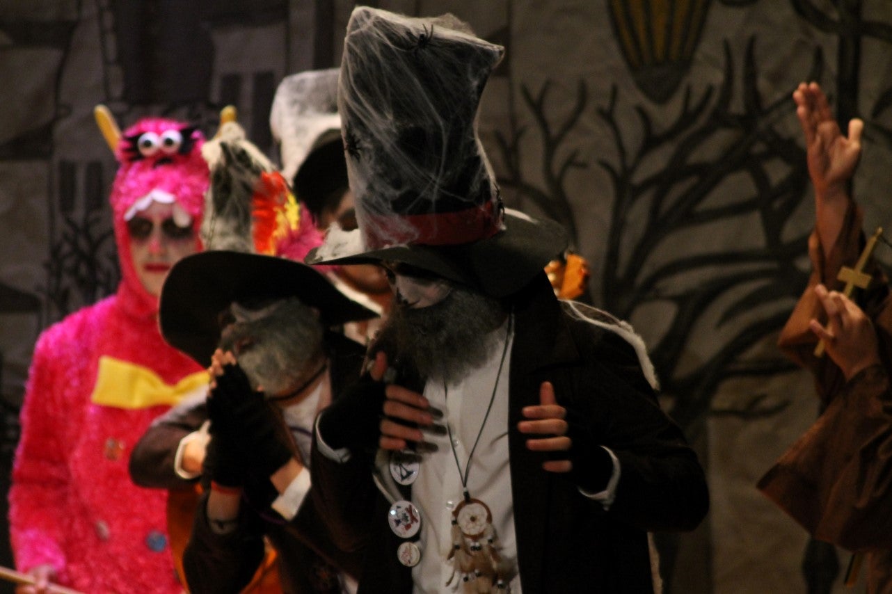 Actuación de Los Camuñas en el Concurso de Murgas del Carnaval de Valverde de Leganés 2019 (01-03-2019)