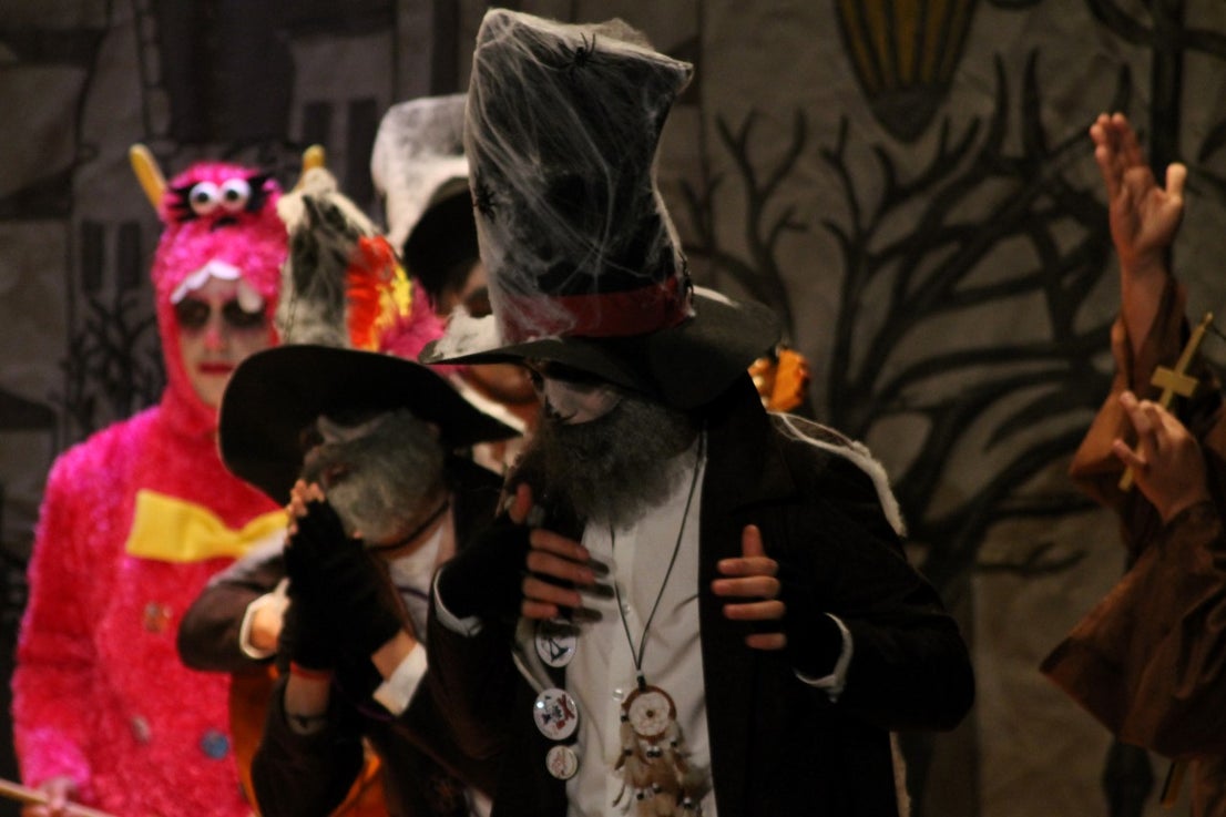 Actuación de Los Camuñas en el Concurso de Murgas del Carnaval de Valverde de Leganés 2019 (01-03-2019)
