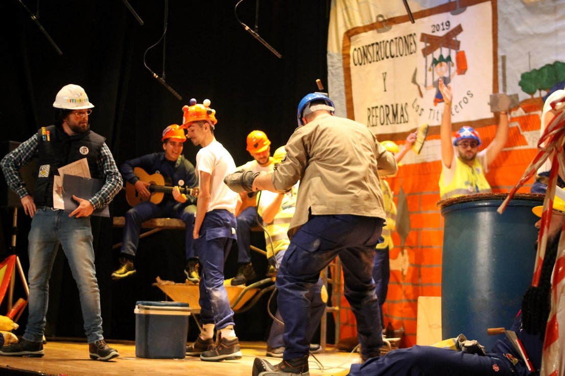 Actuación de Los Titiriteros en el Concurso de Murgas del Carnaval de Valverde de Leganés 2019 (01-03-2019)