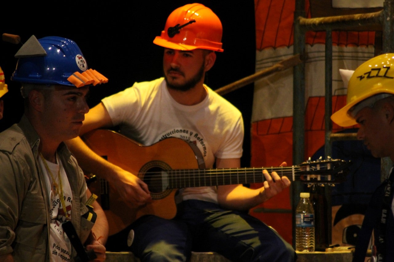 Actuación de Los Titiriteros en el Concurso de Murgas del Carnaval de Valverde de Leganés 2019 (01-03-2019)