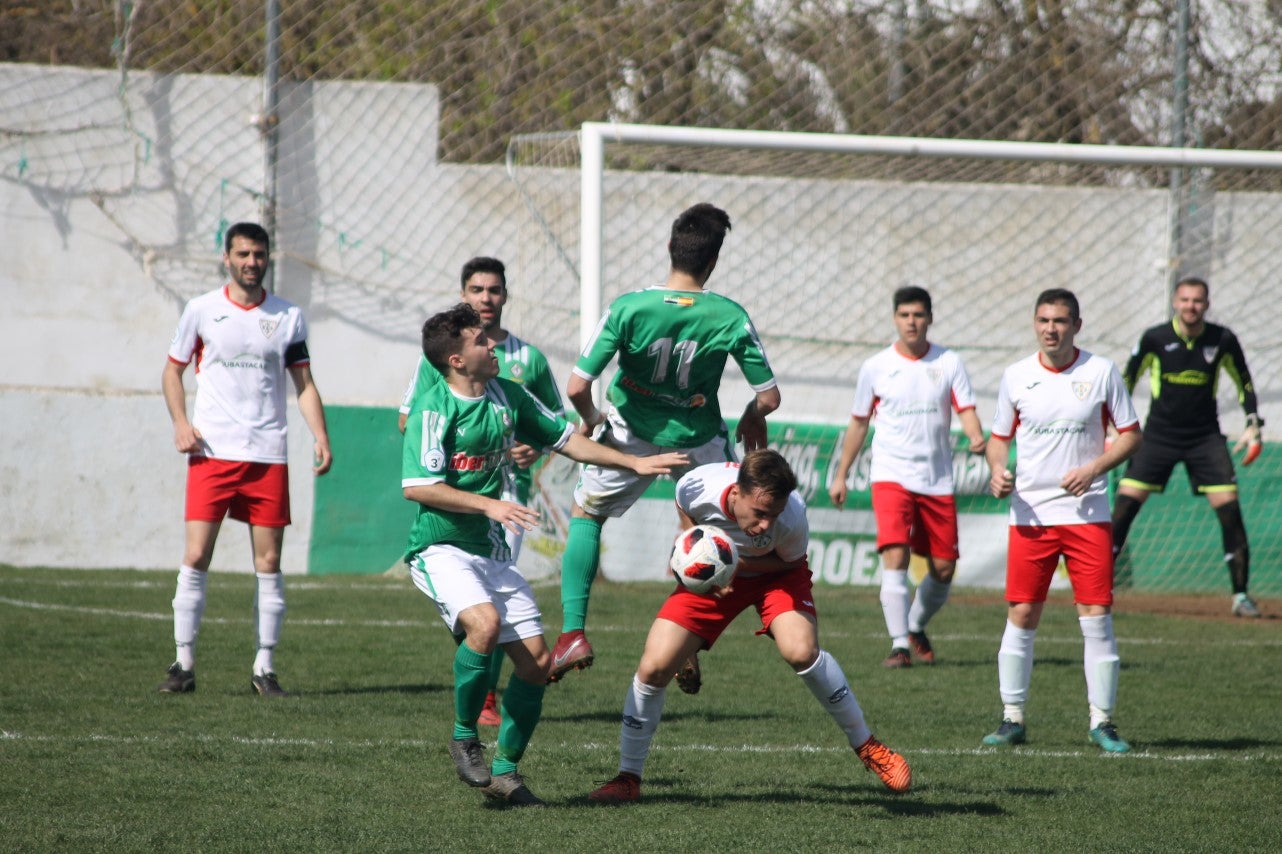 Imágenes del encuentro correspondiente a la vigesimoséptima jornada de liga de Tercera División disputado en el Municipal de San Roque, que acabó 3-2 (03-03-2019)
