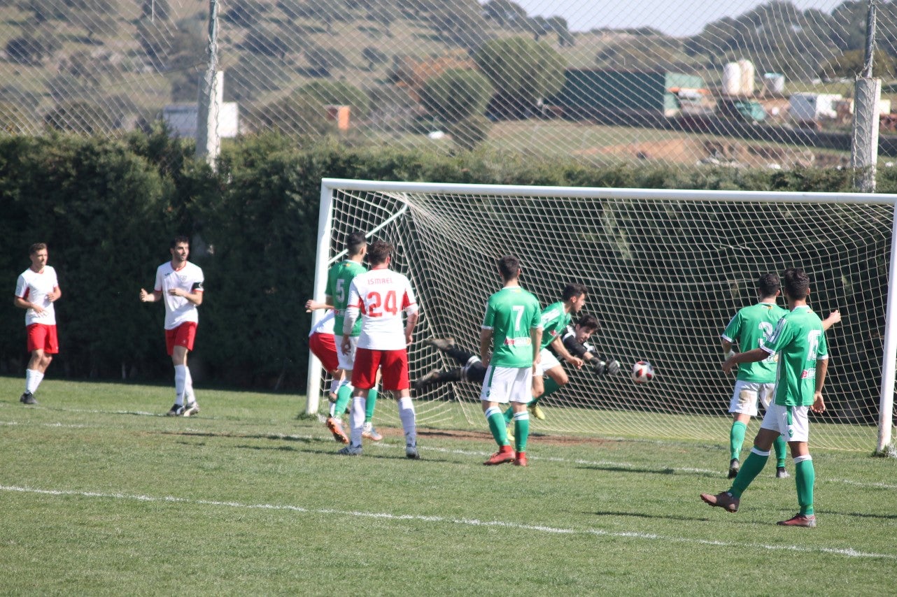 Imágenes del encuentro correspondiente a la vigesimoséptima jornada de liga de Tercera División disputado en el Municipal de San Roque, que acabó 3-2 (03-03-2019)