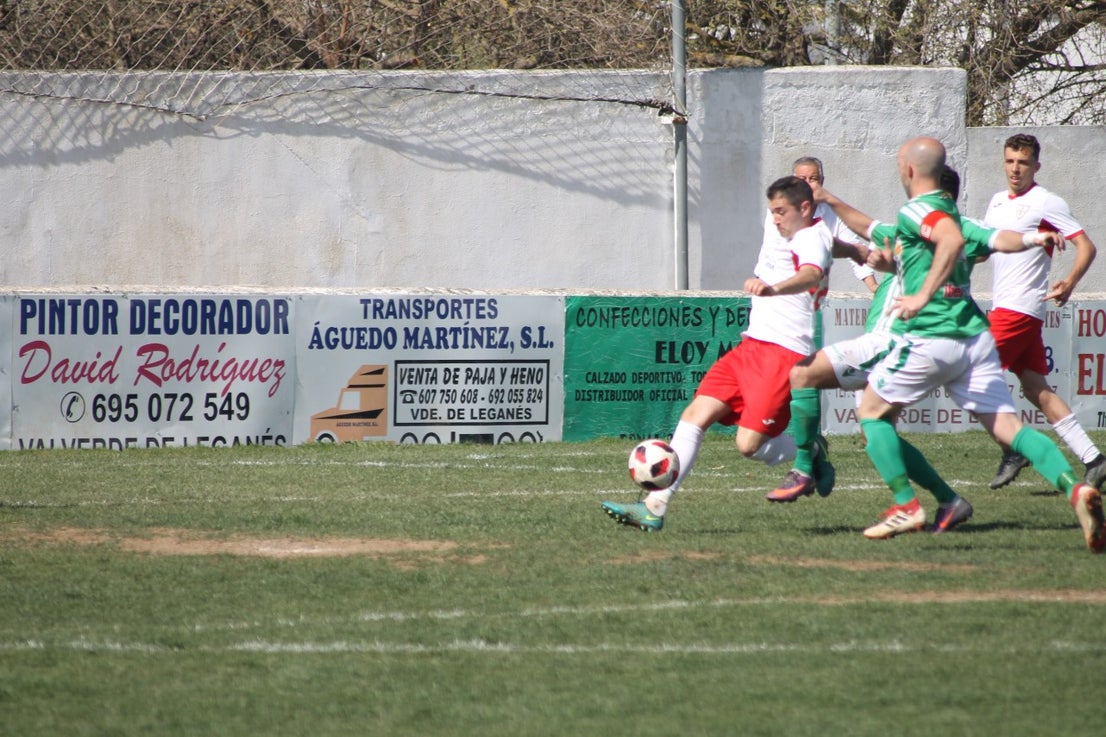Imágenes del encuentro correspondiente a la vigesimoséptima jornada de liga de Tercera División disputado en el Municipal de San Roque, que acabó 3-2 (03-03-2019)