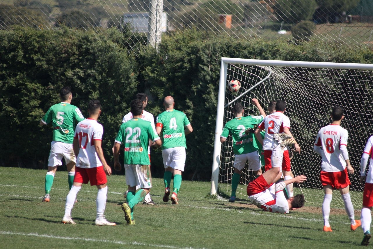 Imágenes del encuentro correspondiente a la vigesimoséptima jornada de liga de Tercera División disputado en el Municipal de San Roque, que acabó 3-2 (03-03-2019)