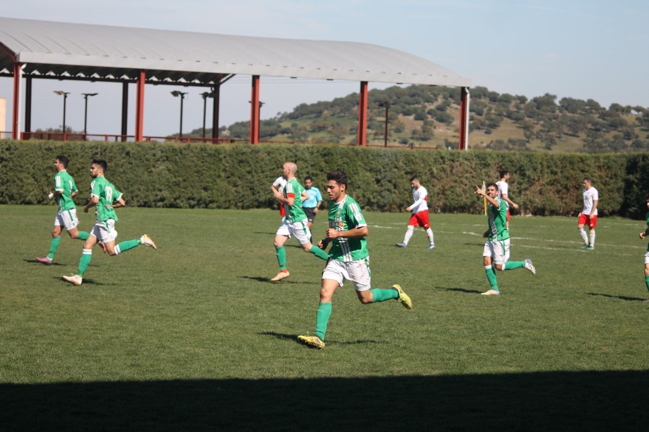 Imágenes del encuentro correspondiente a la vigesimoséptima jornada de liga de Tercera División disputado en el Municipal de San Roque, que acabó 3-2 (03-03-2019)
