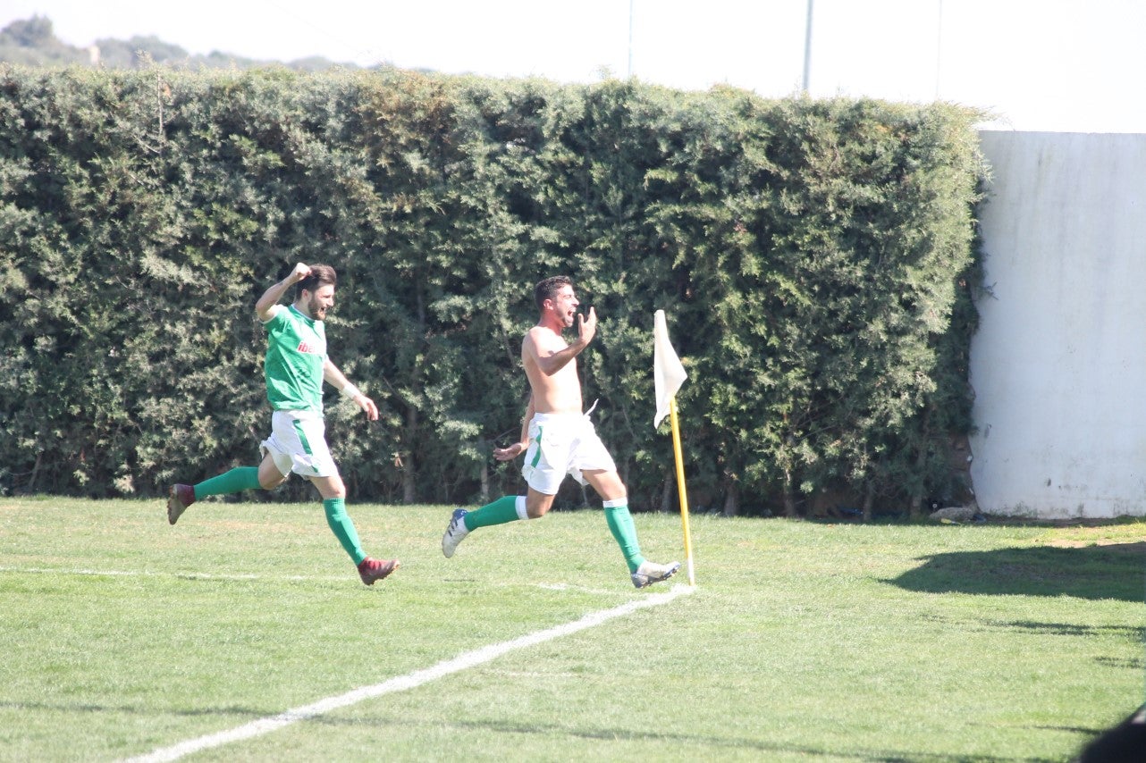 Imágenes del encuentro correspondiente a la vigesimoséptima jornada de liga de Tercera División disputado en el Municipal de San Roque, que acabó 3-2 (03-03-2019)