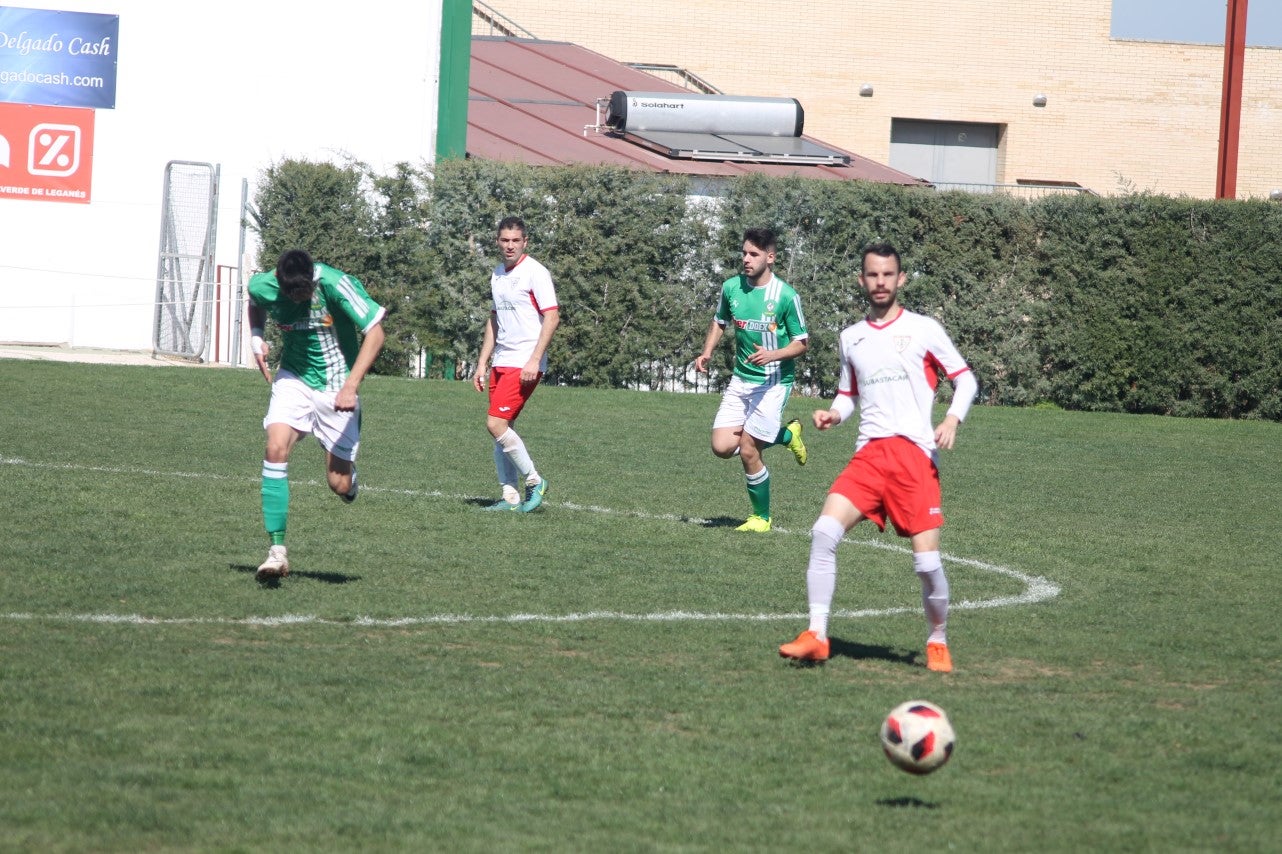Imágenes del encuentro correspondiente a la vigesimoséptima jornada de liga de Tercera División disputado en el Municipal de San Roque, que acabó 3-2 (03-03-2019)
