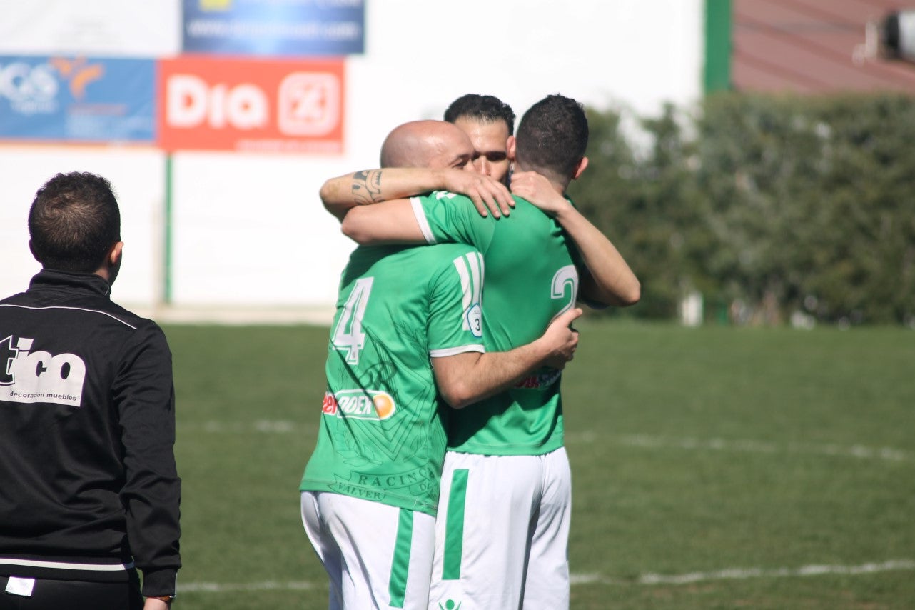 Imágenes del encuentro correspondiente a la vigesimoséptima jornada de liga de Tercera División disputado en el Municipal de San Roque, que acabó 3-2 (03-03-2019)