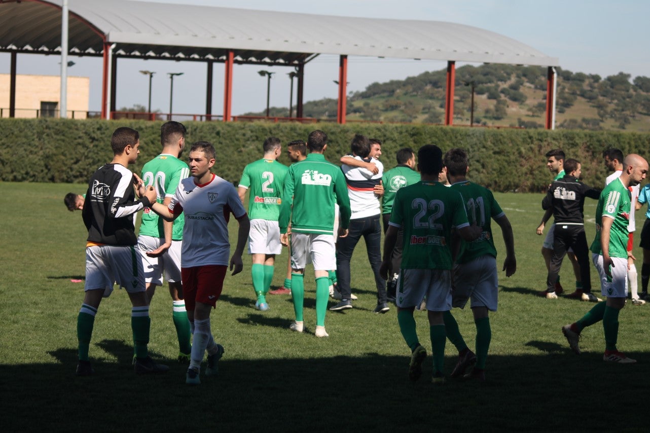 Imágenes del encuentro correspondiente a la vigesimoséptima jornada de liga de Tercera División disputado en el Municipal de San Roque, que acabó 3-2 (03-03-2019)