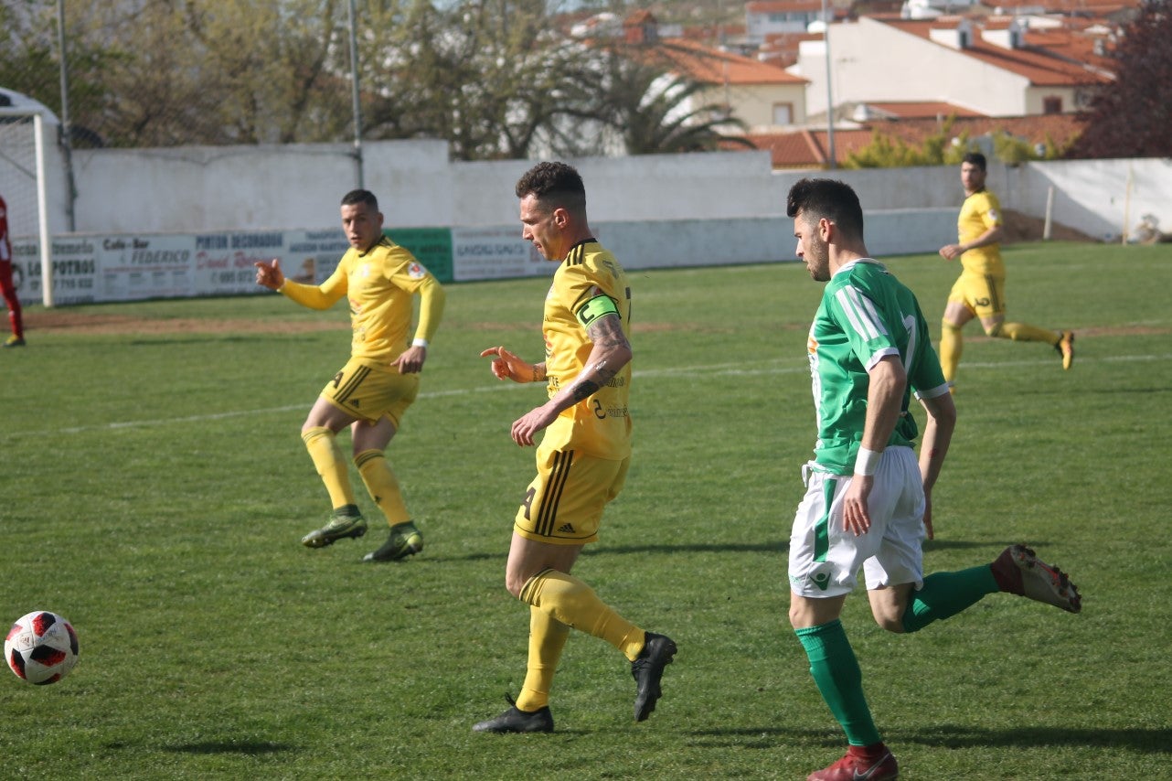 Imágenes del encuentro de la vigesimonovena jornada de liga de Tercera División disputado en el Municipal de San Roque y que finalizó con empate a cero (17-03-2019I