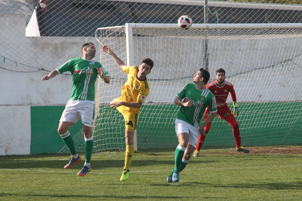 Imágenes del encuentro de la vigesimonovena jornada de liga de Tercera División disputado en el Municipal de San Roque y que finalizó con empate a cero (17-03-2019I