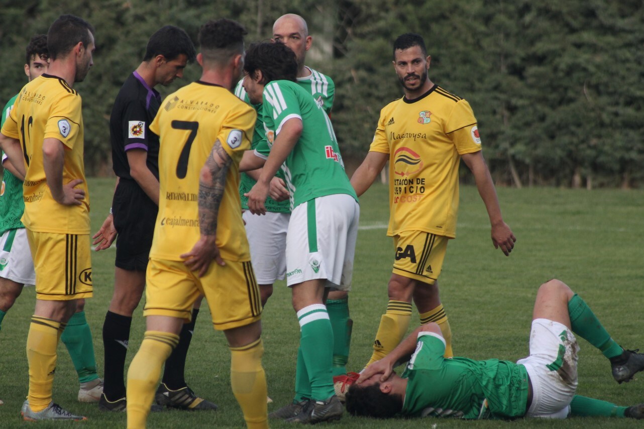 Imágenes del encuentro de la vigesimonovena jornada de liga de Tercera División disputado en el Municipal de San Roque y que finalizó con empate a cero (17-03-2019I