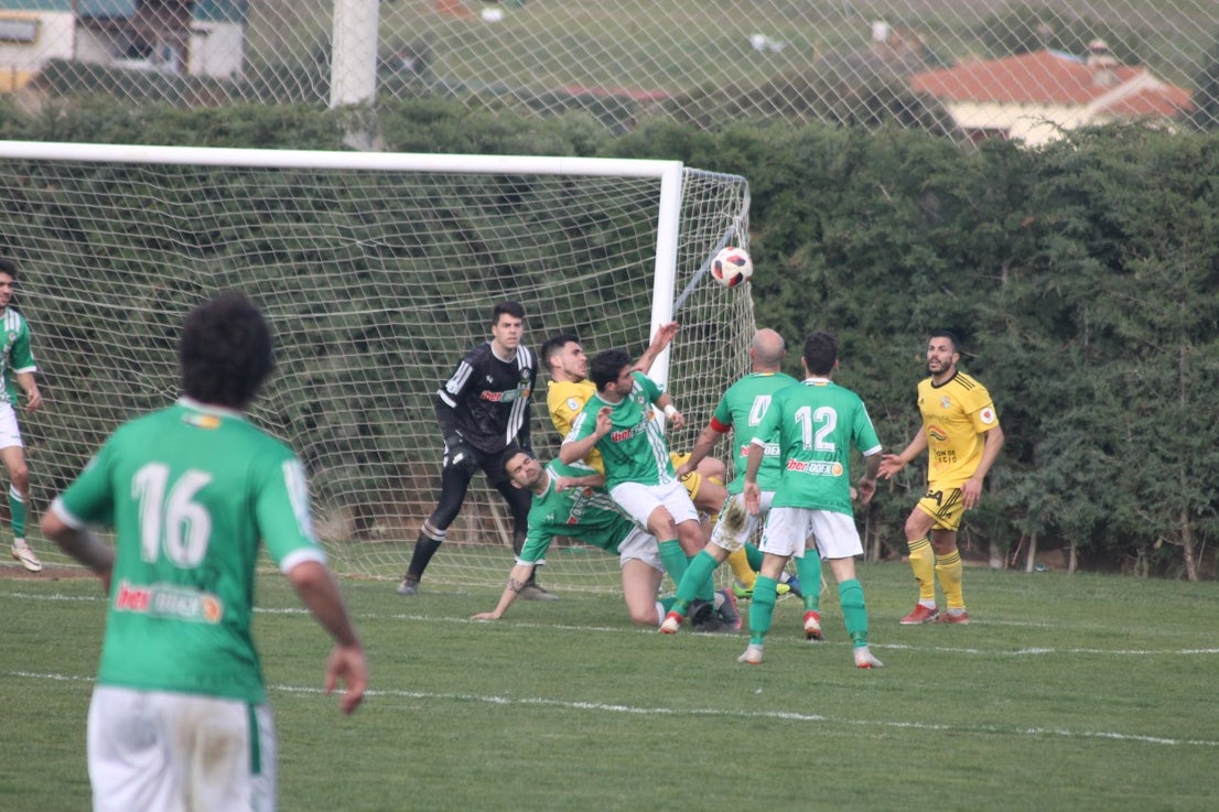 Imágenes del encuentro de la vigesimonovena jornada de liga de Tercera División disputado en el Municipal de San Roque y que finalizó con empate a cero (17-03-2019I