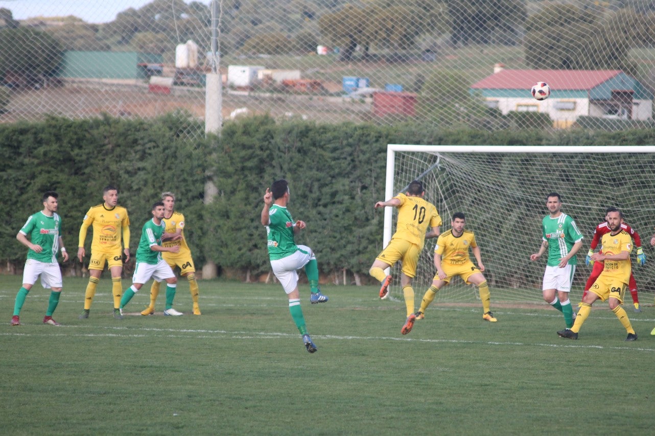Imágenes del encuentro de la vigesimonovena jornada de liga de Tercera División disputado en el Municipal de San Roque y que finalizó con empate a cero (17-03-2019I