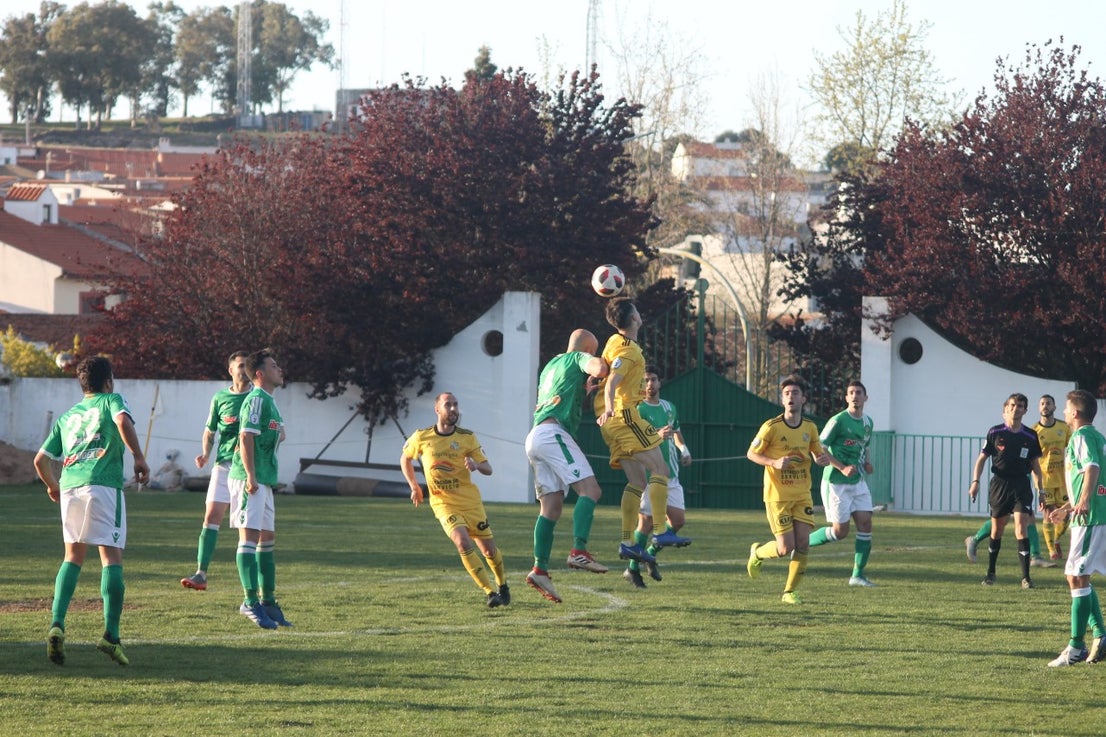 Imágenes del encuentro de la vigesimonovena jornada de liga de Tercera División disputado en el Municipal de San Roque y que finalizó con empate a cero (17-03-2019I