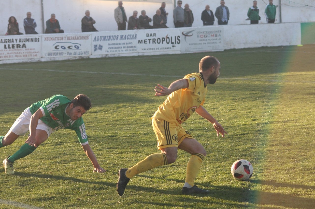 Imágenes del encuentro de la vigesimonovena jornada de liga de Tercera División disputado en el Municipal de San Roque y que finalizó con empate a cero (17-03-2019I