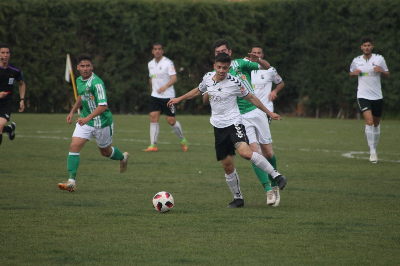 Imágenes del encuentro de la trigesimoprimera jornada de Tercera División disputado en el Municipal de San roque y que acabó con 1-2 (31-03-2019)