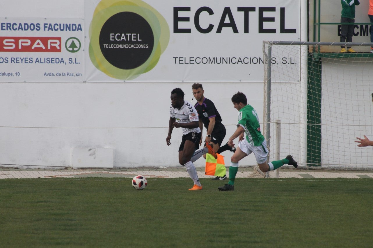 Imágenes del encuentro de la trigesimoprimera jornada de Tercera División disputado en el Municipal de San roque y que acabó con 1-2 (31-03-2019)