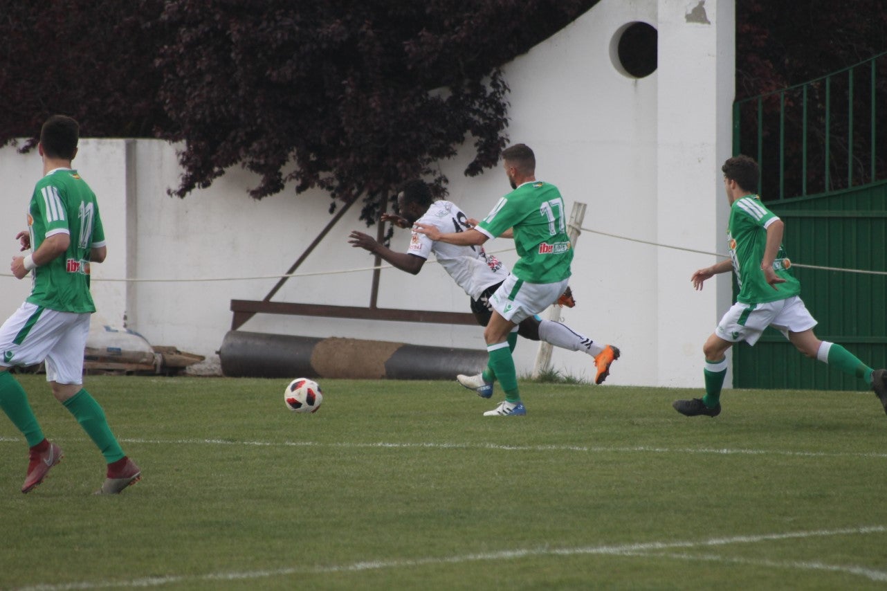 Imágenes del encuentro de la trigesimoprimera jornada de Tercera División disputado en el Municipal de San roque y que acabó con 1-2 (31-03-2019)