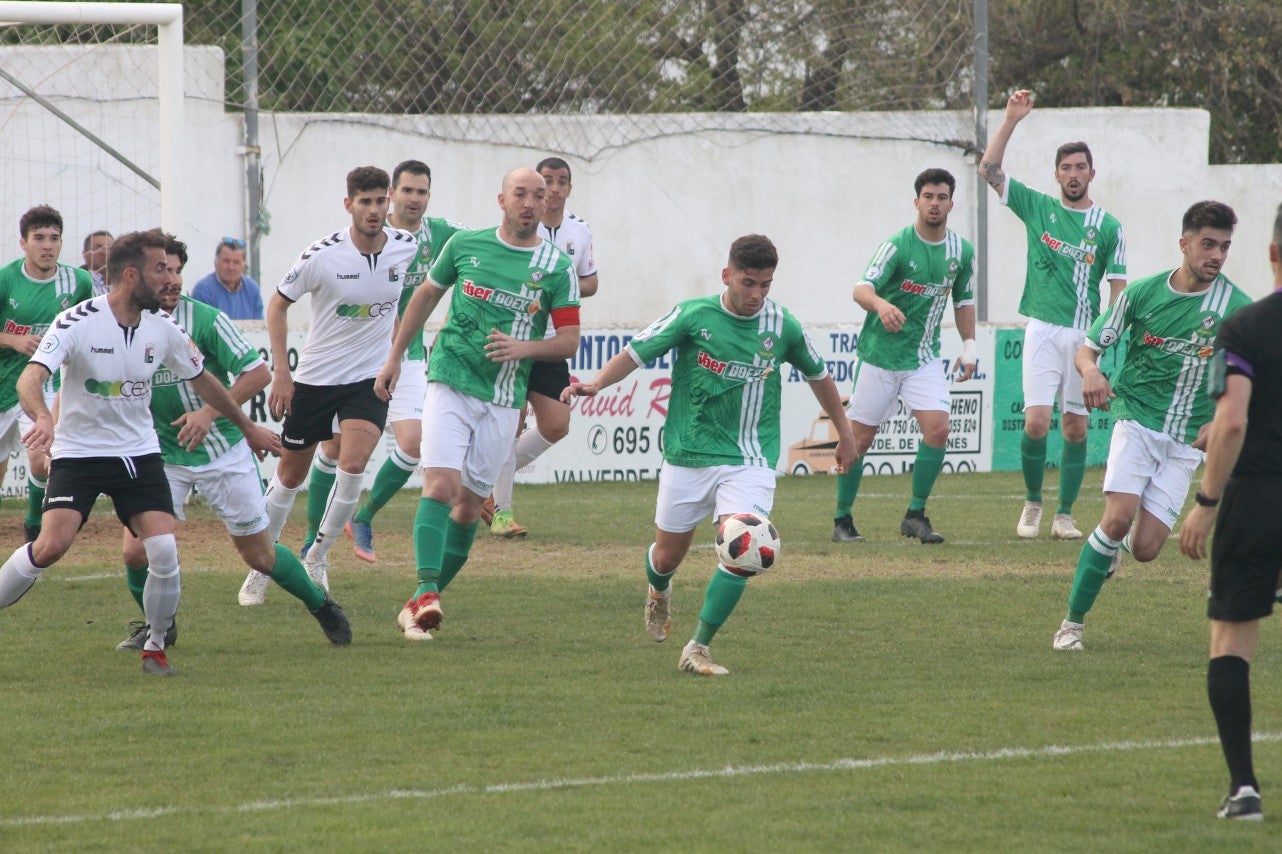 Imágenes del encuentro de la trigésimo primera jornada de Tercera División disputado en el Municipal de San roque y que acabó con 1-2 (31-03-2019)