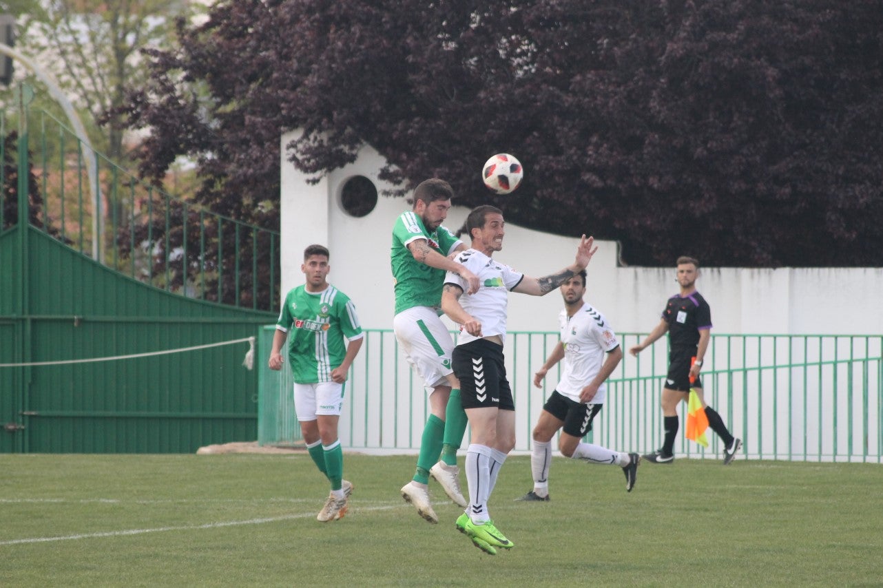 Imágenes del encuentro de la trigésimo primera jornada de Tercera División disputado en el Municipal de San roque y que acabó con 1-2 (31-03-2019)