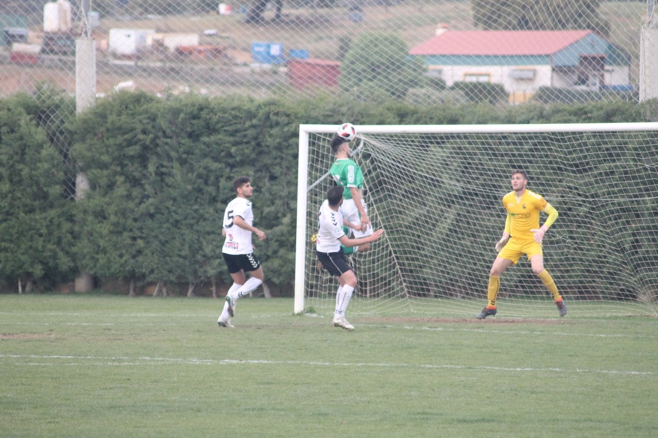 Imágenes del encuentro de la trigésimo primera jornada de Tercera División disputado en el Municipal de San roque y que acabó con 1-2 (31-03-2019)