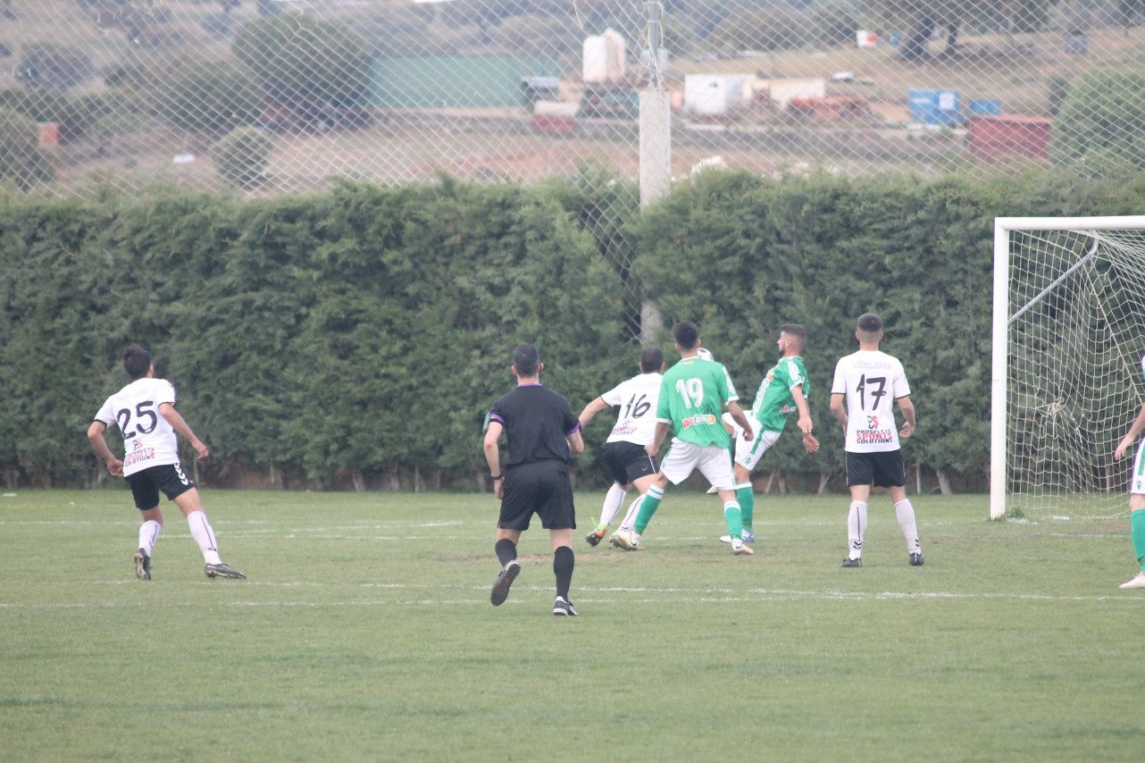 Imágenes del encuentro de la trigésimo primera jornada de Tercera División disputado en el Municipal de San roque y que acabó con 1-2 (31-03-2019)