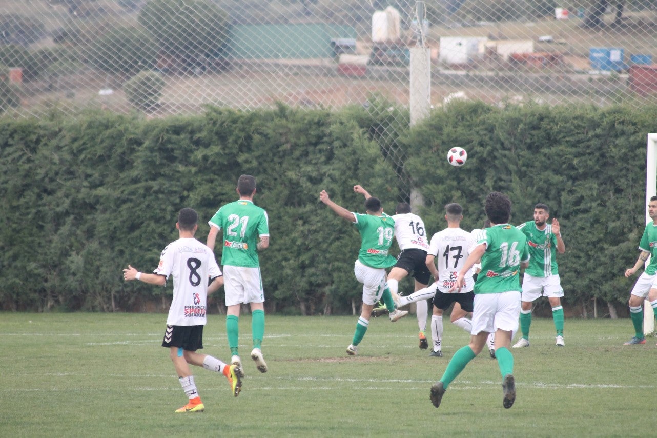 Imágenes del encuentro de la trigésimo primera jornada de Tercera División disputado en el Municipal de San roque y que acabó con 1-2 (31-03-2019)
