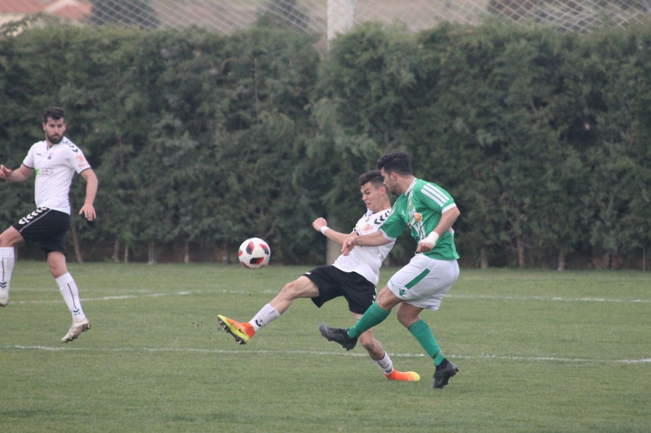 Imágenes del encuentro de la trigésimo primera jornada de Tercera División disputado en el Municipal de San roque y que acabó con 1-2 (31-03-2019)
