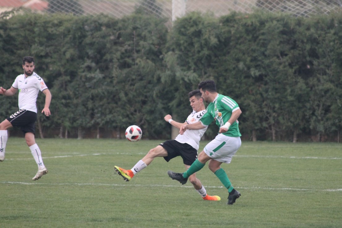 Imágenes del encuentro de la trigésimo primera jornada de Tercera División disputado en el Municipal de San roque y que acabó con 1-2 (31-03-2019)